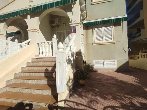 Chalet pareado en calle Dinamarca thumbnail 1