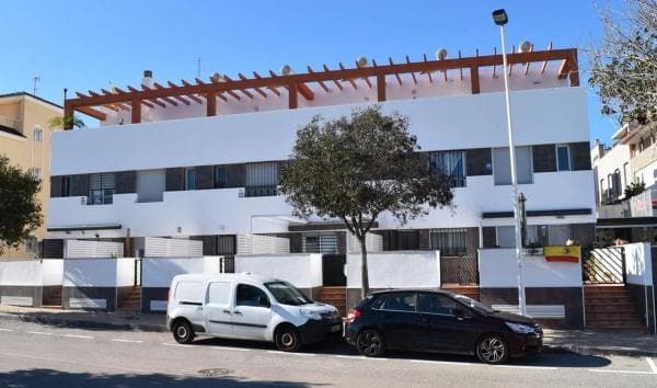 Chalet adosado en venta en Urbanizaciones , Guardamar del Segura thumbnail 2