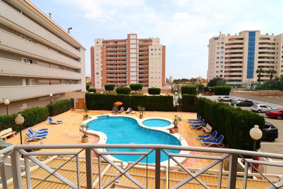 Venta de piso en Avenida del Puerto, 20, Guardamar del Segura
photo 2