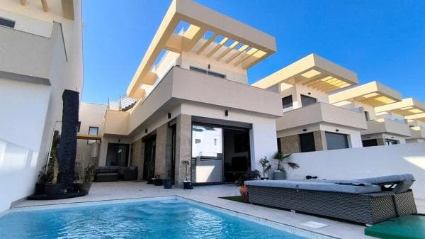 Independent chalet for sale in Calle Amapola s/n, Los Montesinos
photo 1