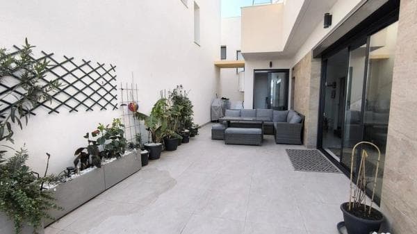 Independent chalet for sale in Calle Amapola s/n, Los Montesinos
thumbnail 2