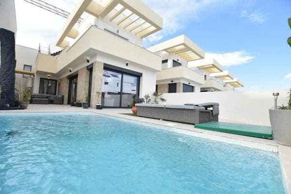Independent chalet for sale in Calle Chumbera, Los Montesinos
photo 1