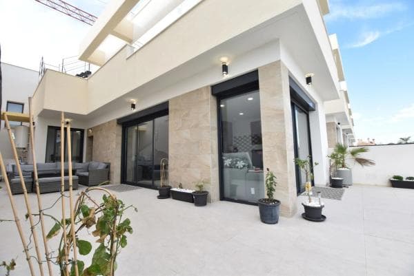 Independent chalet for sale in Calle Chumbera, Los Montesinos
thumbnail 1