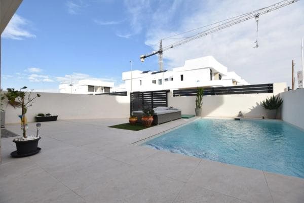 Independent chalet for sale in Calle Chumbera, Los Montesinos
thumbnail 2