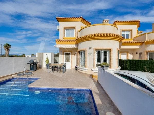 Independent chalet for sale in Calle Romero, Los Montesinos
thumbnail 2