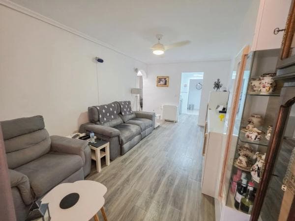 Sale of flat in Calle Melocotonero, Orihuela
thumbnail 2