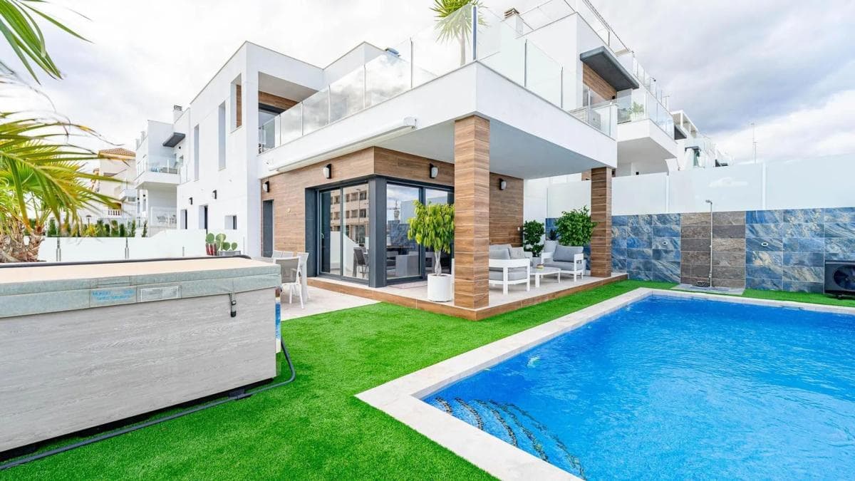 Venta de chalet independiente en Calle Mandarino, 3, Orihuela
photo 2