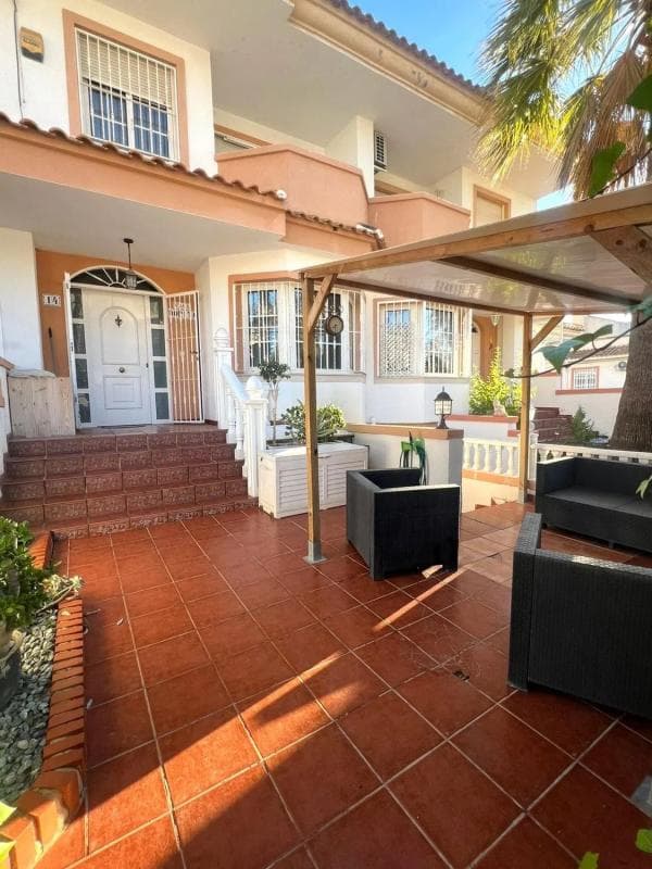 Venta de chalet adosado en Calle O , Orihuela photo 2