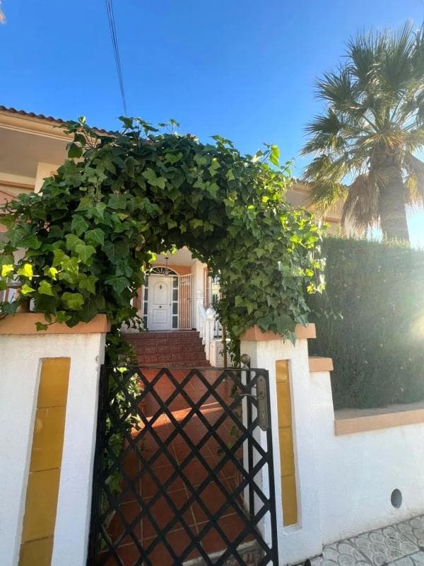 Venta de chalet adosado en Calle O , Orihuela photo 3