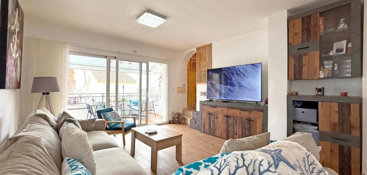 Sale of independent chalet in Calle Tramontana s/n, Orihuela
photo 3