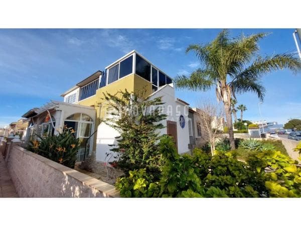 Chalet independiente en venta en Avenida de California, Orihuela
photo 1