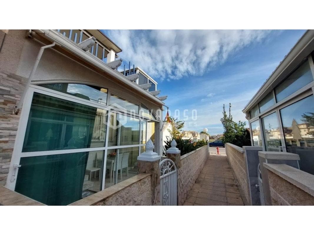 Venta de chalet independiente en Avenida de California, Orihuela
photo 4