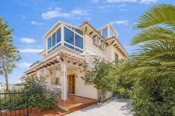 Independent chalet for sale in Barrio La Regia, Orihuela
thumbnail 1