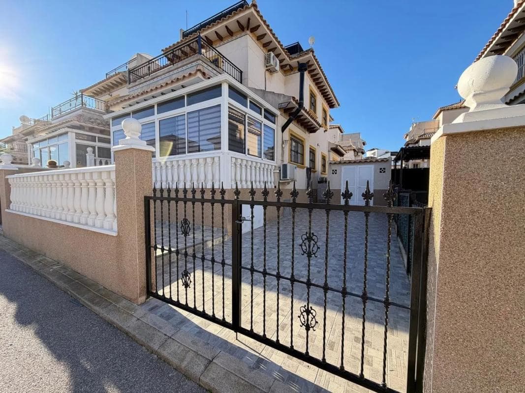 Venta de chalet adosado en Calle Chile , Orihuela photo 2