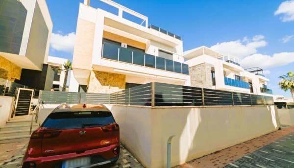 Chalet wolnostojący na sprzedaż w Calle Cabo Trafalgar, Orihuela thumbnail 1