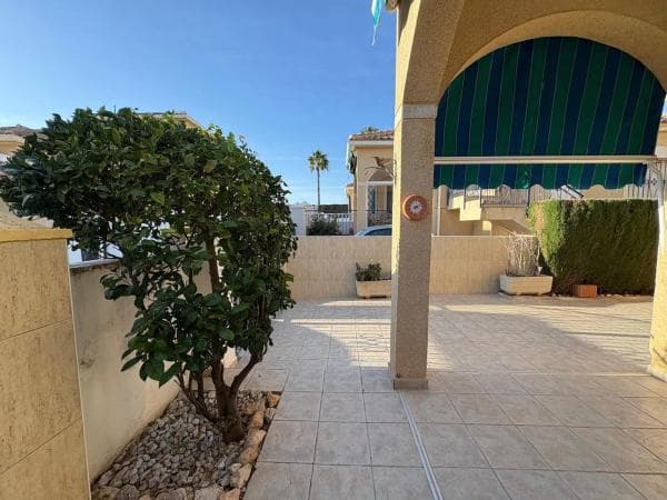 Chalet independiente en venta en Barrio Los Balcones y los Altos, Orihuela
photo 1