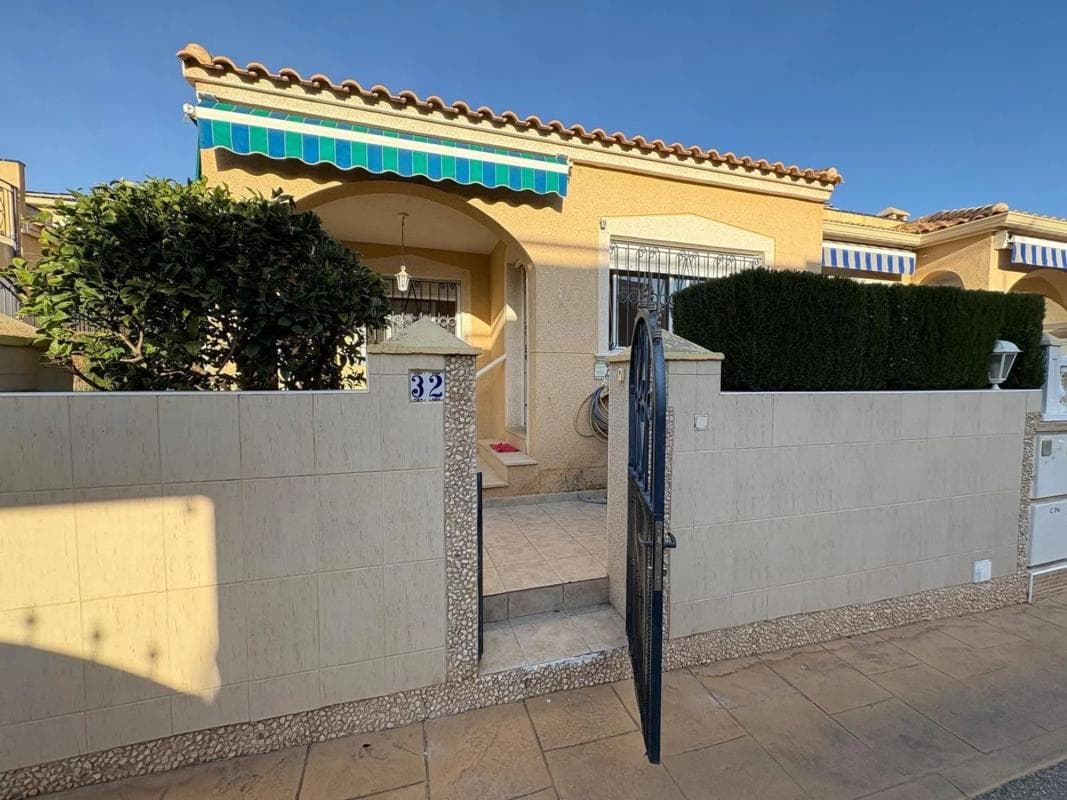 Venta de chalet independiente en Barrio Los Balcones y los Altos, Orihuela
photo 2