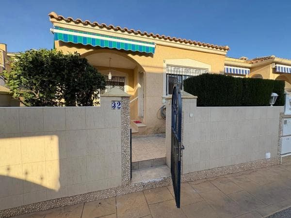 Chalet independiente en venta en Barrio Los Balcones y los Altos, Orihuela
thumbnail 1