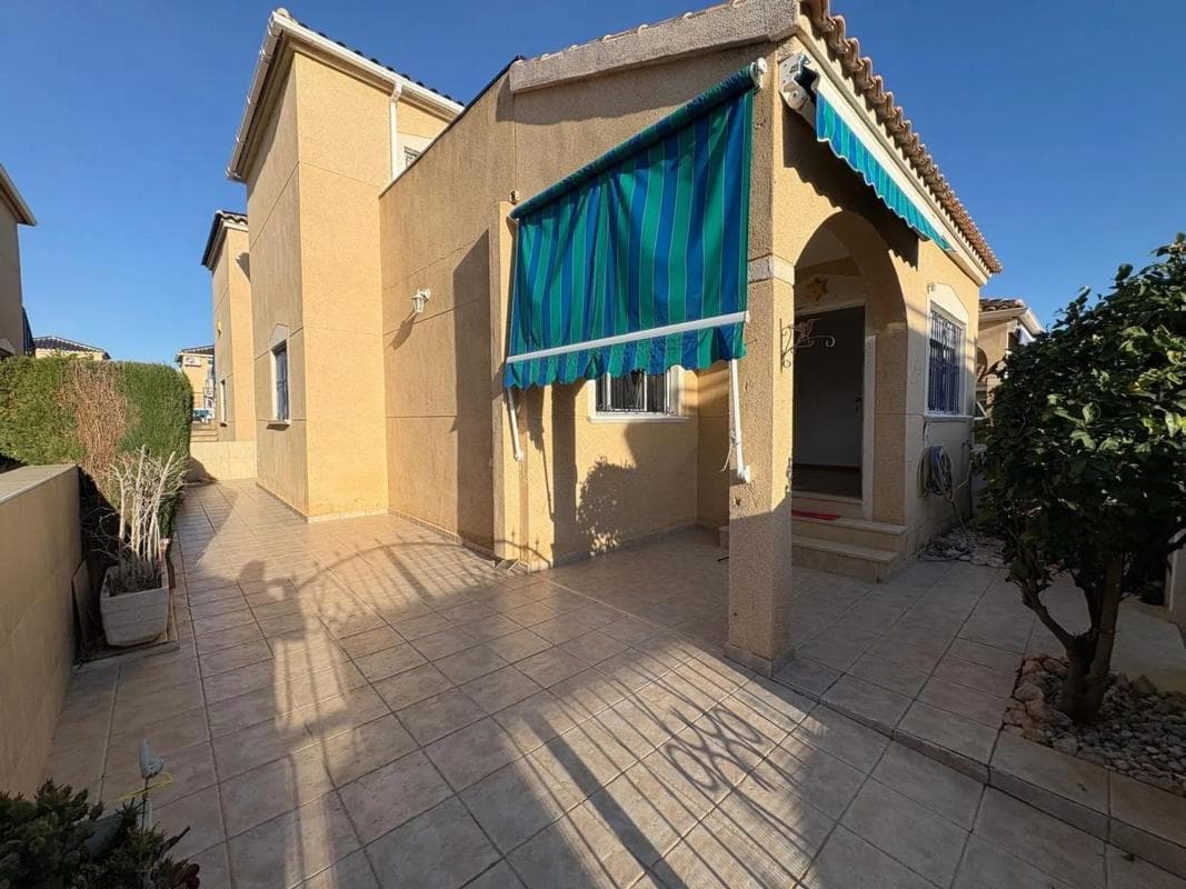 Venta de chalet independiente en Barrio Los Balcones y los Altos, Orihuela
photo 4