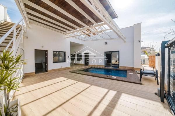 Chalet independiente en venta en Torre de la Horadada, Pilar de la Horadada
thumbnail 1