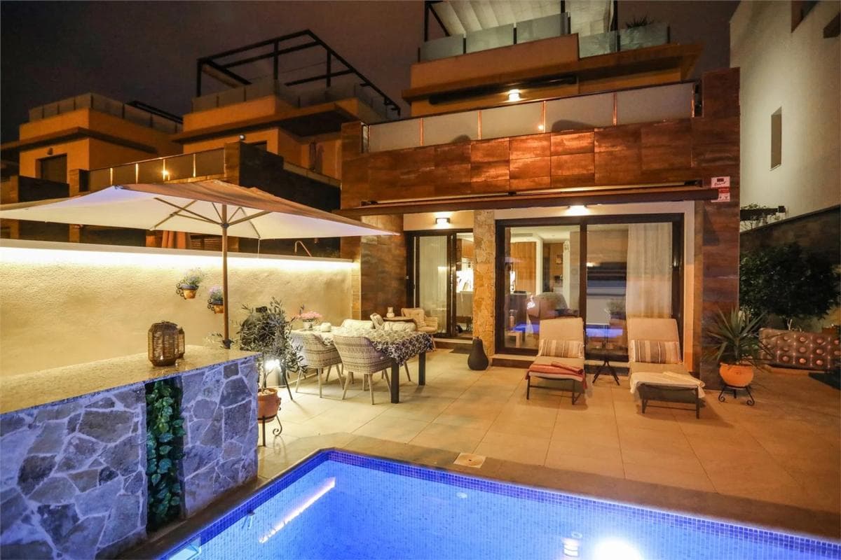 Venta de chalet independiente en Calle Corbeta, Pilar de la Horadada
photo 2