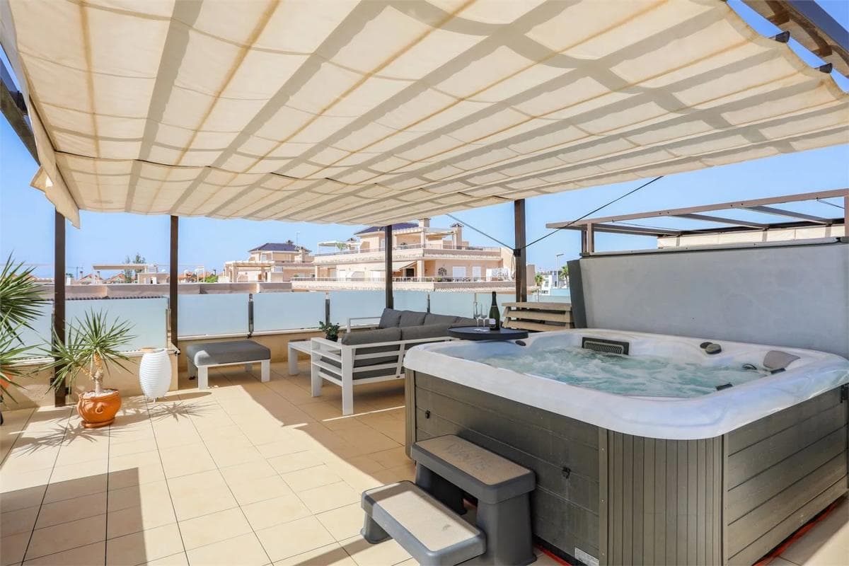 Venta de chalet independiente en Calle Corbeta, Pilar de la Horadada
photo 4