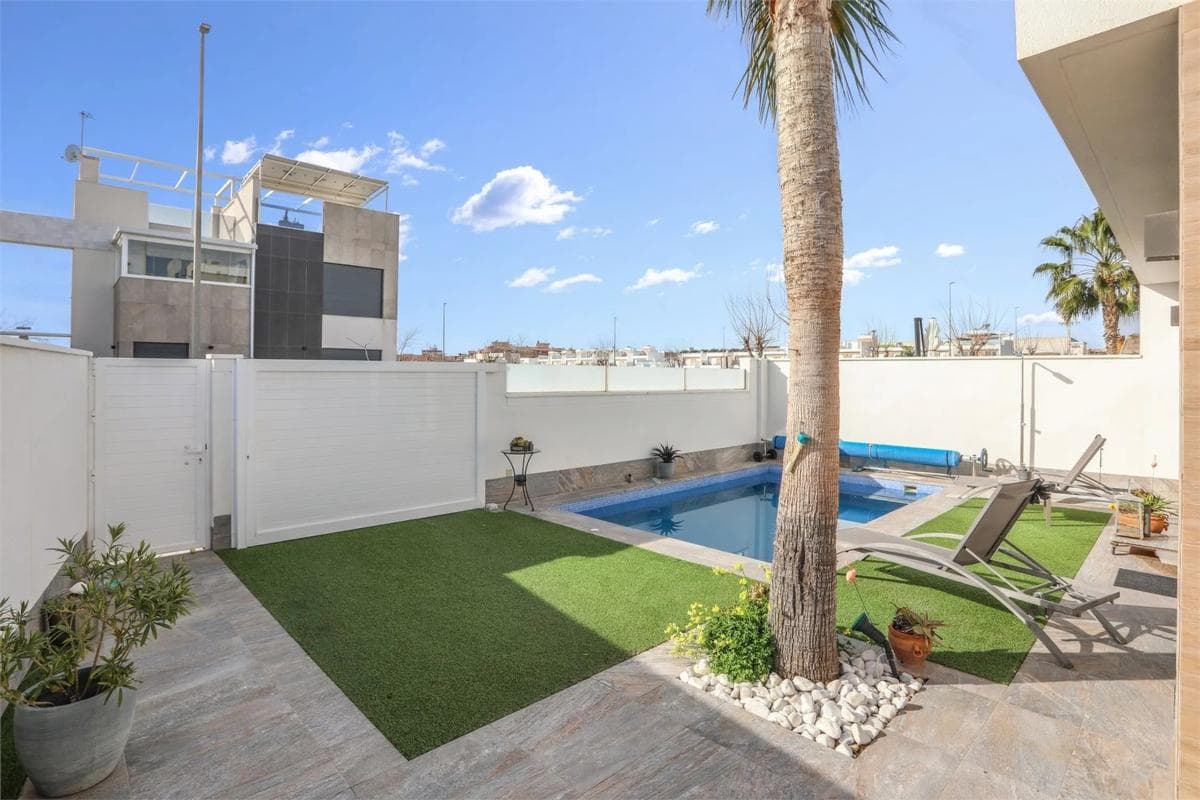 Venta de chalet independiente en Calle la Isla, Pilar de la Horadada
photo 2
