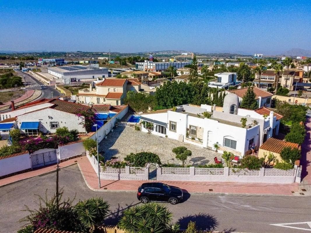 Venta de chalet independiente en Calle Colina, Rojales
photo 2