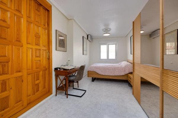 Chalet independiente en venta en Calle San Miguel, Rojales
thumbnail 1