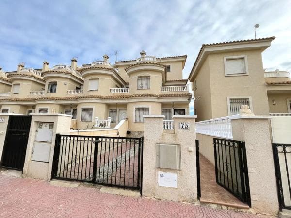 Chalet pareado en calle Vigo thumbnail 1