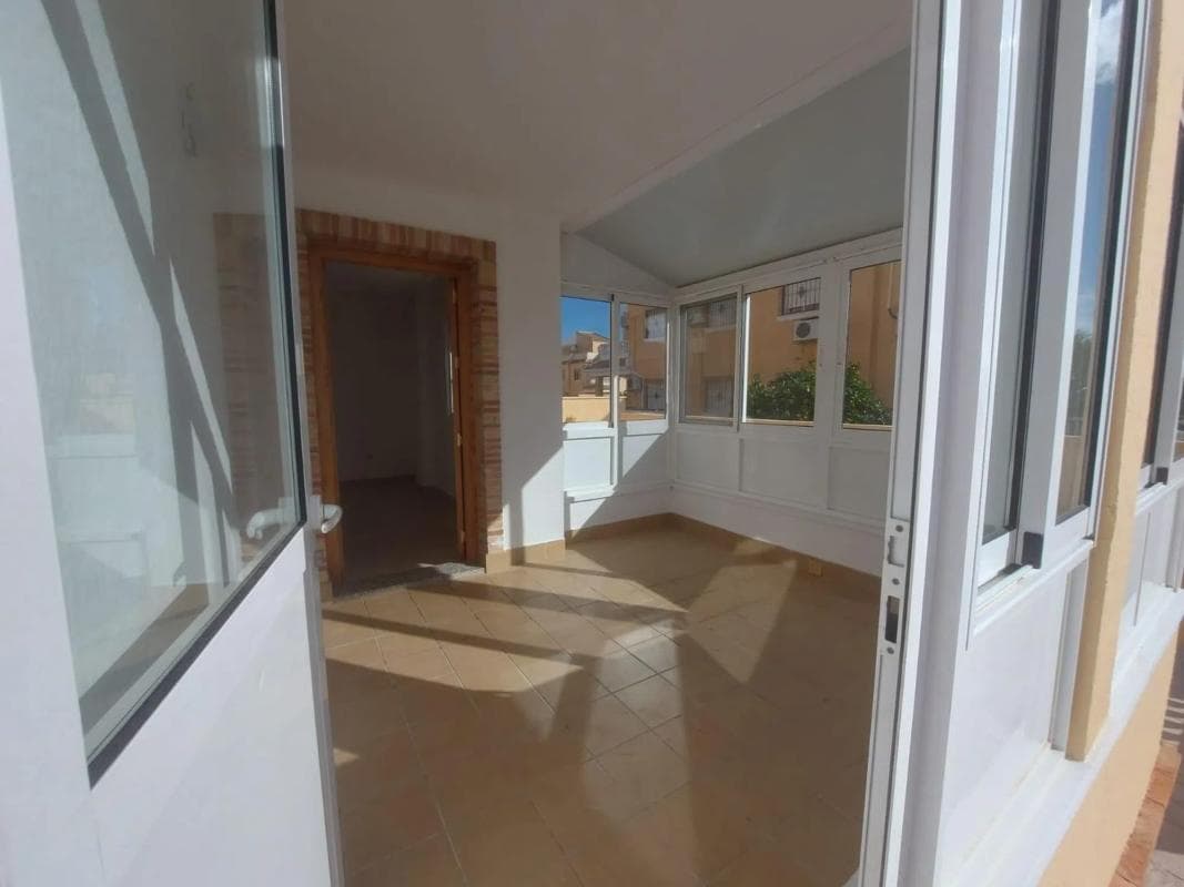 Venta de chalet adosado en Avenida de Gijón , Rojales photo 5