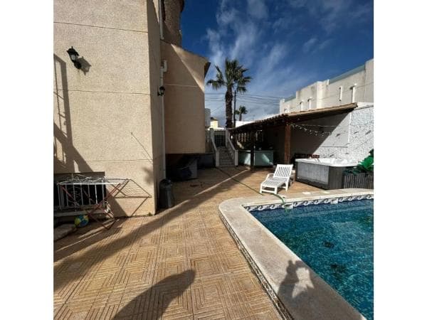Chalet independiente en venta en Calle Doctor Giner Reus, Rojales
photo 1