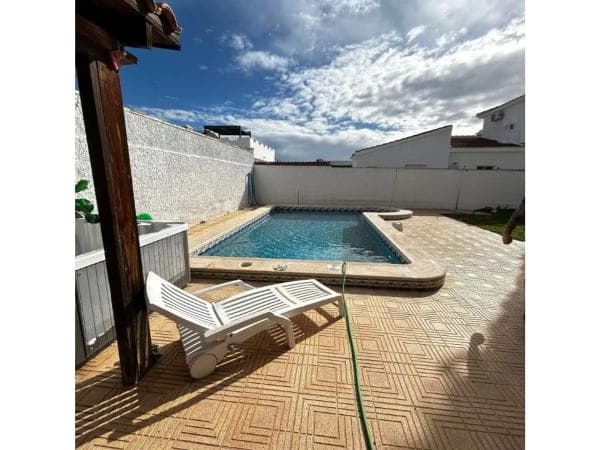 Chalet independiente en venta en Calle Doctor Giner Reus, Rojales
thumbnail 2