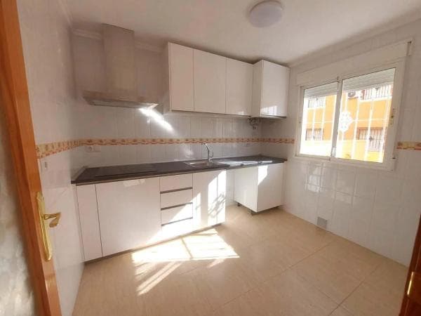 Частный шале на продаже в Barrio Lo Marabú, Рохалес photo 1