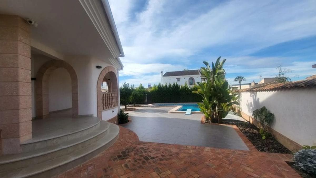 Sale of independent chalet in Avenida de Málaga, Rojales
photo 2