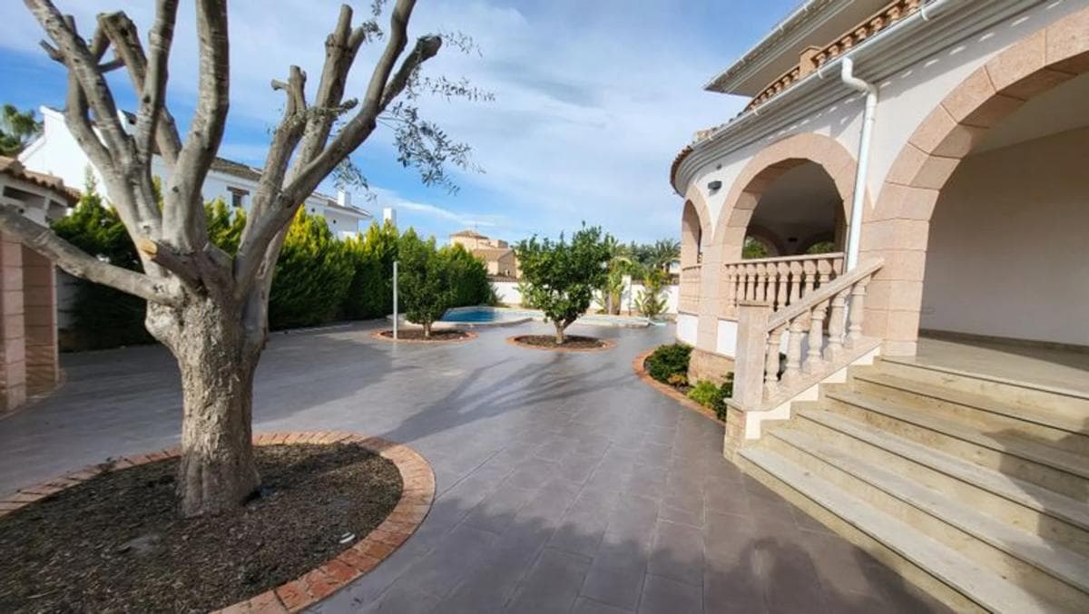 Sale of independent chalet in Avenida de Málaga, Rojales
photo 4