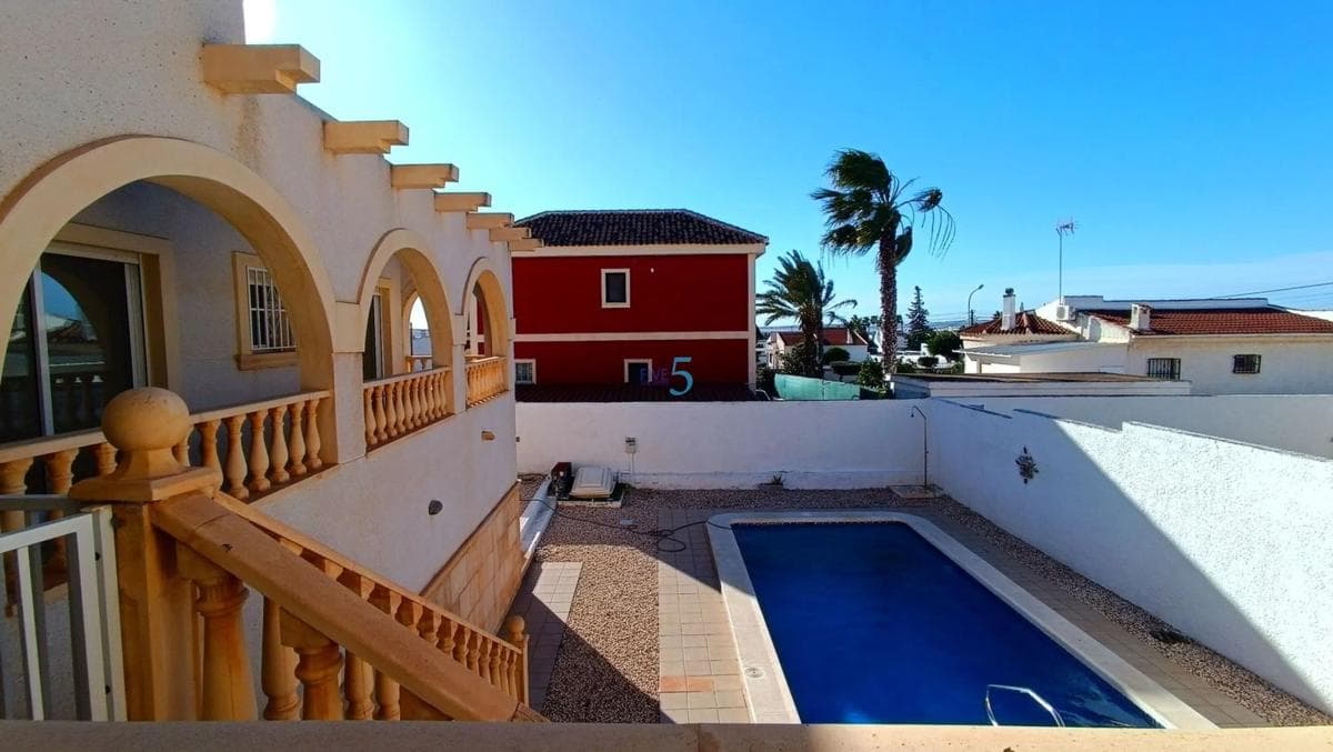 Sale of independent chalet in Barrio Centro de la Ciudad Quesada, Rojales
photo 4