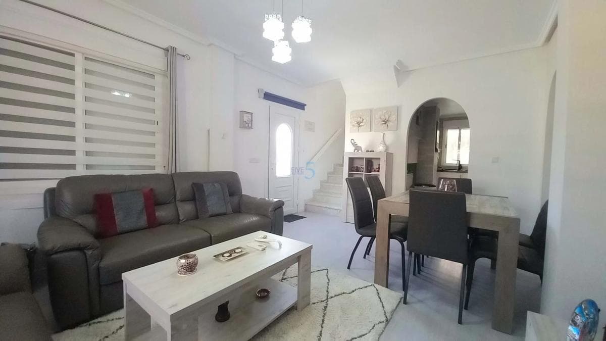Sale of independent chalet in Barrio Centro de la Ciudad Quesada, Rojales
photo 3
