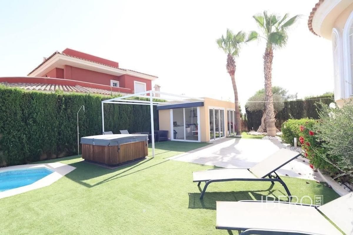 Sale of independent chalet in Calle Murillo, Rojales
photo 3