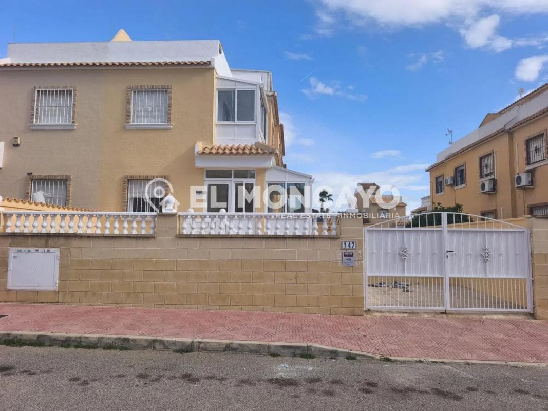 Sale of independent chalet in Avenida de Gijón, Rojales
photo 3