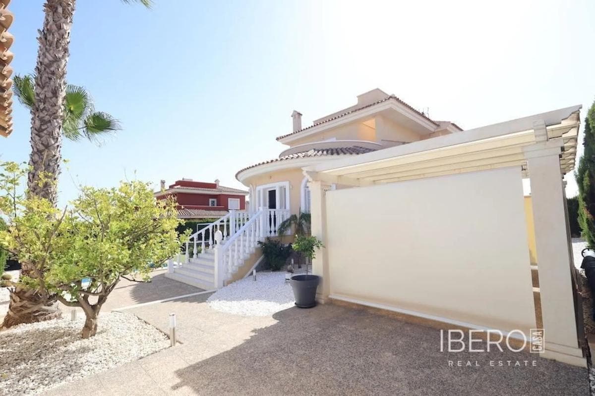 Sale of independent chalet in Calle Murillo, Rojales
photo 5
