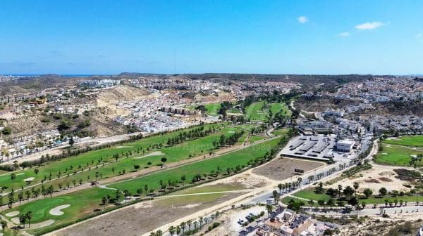 Chalet independiente en venta en Calle los Arcos s/n, Rojales
thumbnail 1