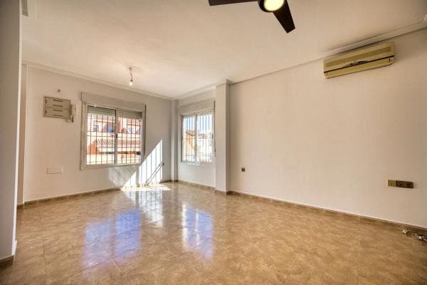 Chalet pareado en avenida Gran MUralla thumbnail 1