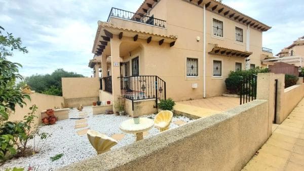Chalet pareado photo 1