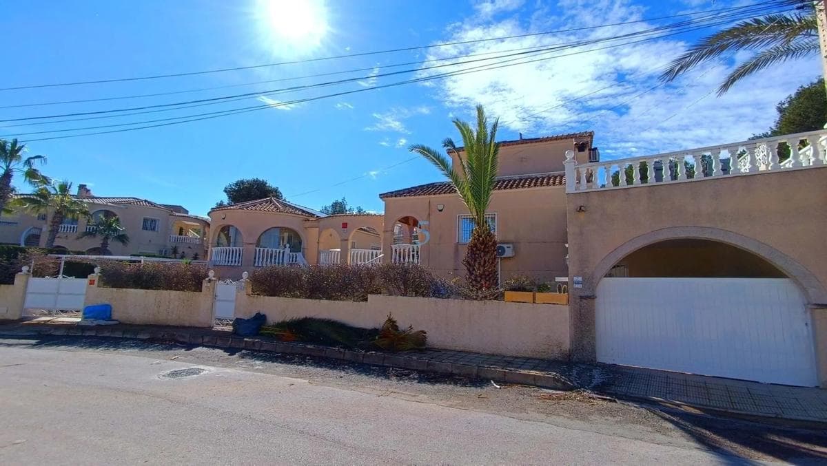 Venta de chalet independiente en Ciudad de las Comunicaciones, San Miguel de Salinas
photo 2