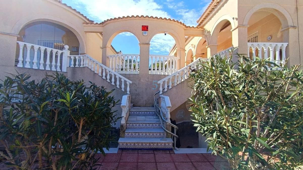 Venta de chalet independiente en Ciudad de las Comunicaciones, San Miguel de Salinas
photo 4