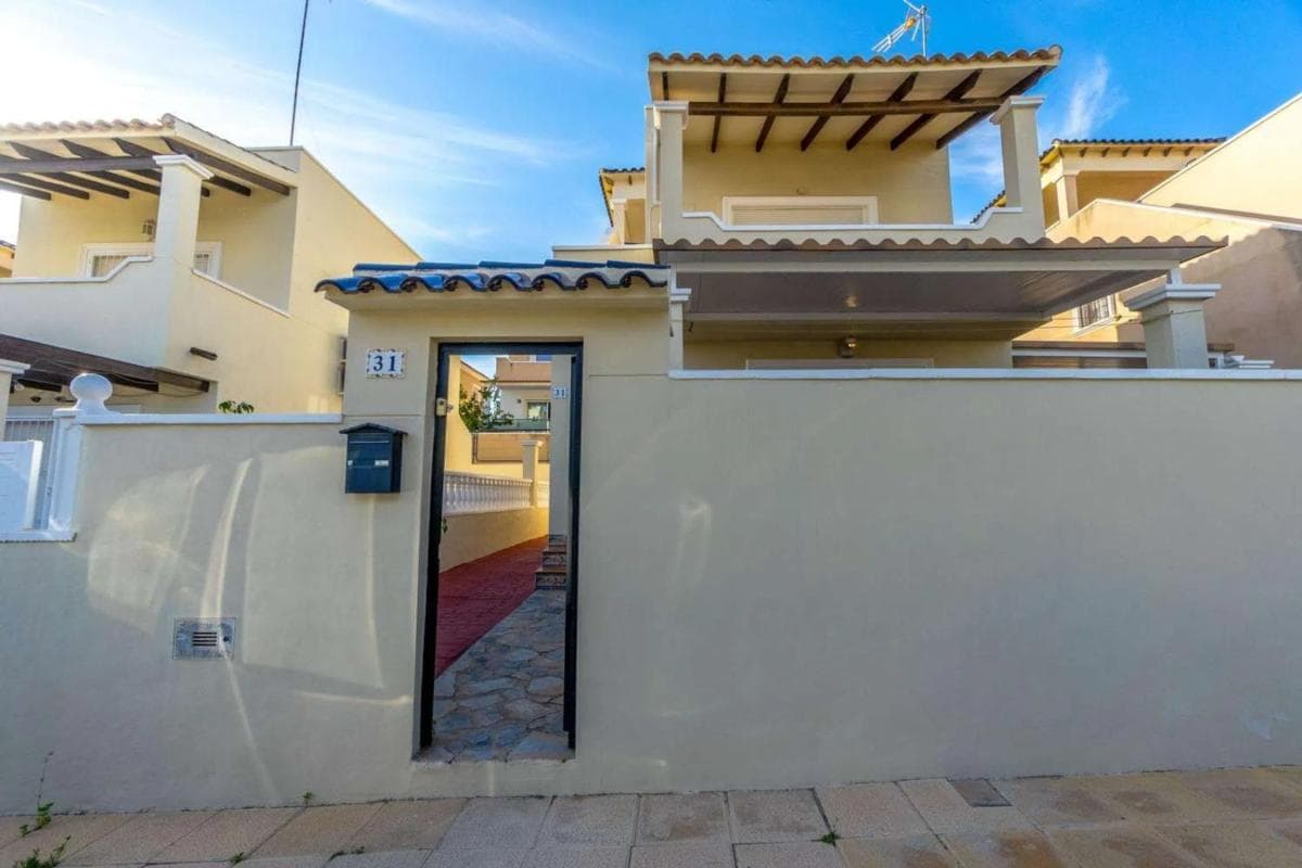 Venta de chalet adosado en Calle el Pedrero , San Miguel de Salinas photo 3