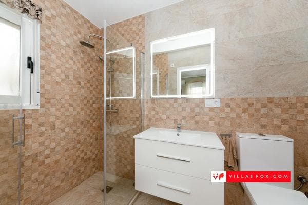 Chalet wolnostojący na sprzedaż w Calle Holanda, San Miguel de Salinas photo 1