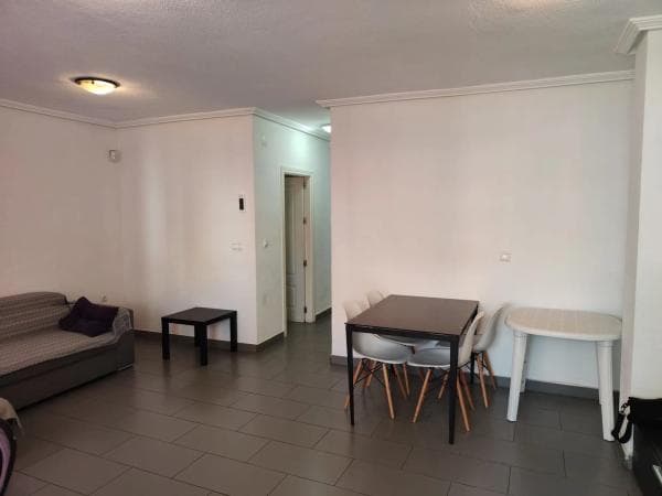 Sale of flat in Calle Torrevejenses Ausentes, Torrevieja
photo 1