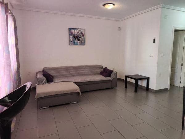 Sale of flat in Calle Torrevejenses Ausentes, Torrevieja
thumbnail 1